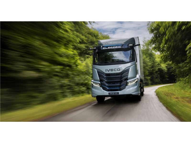 IVECO espande la propria gamma pesante dedicata alla mobilità elettrica con il nuovo  IVECO S-eWay cabinato